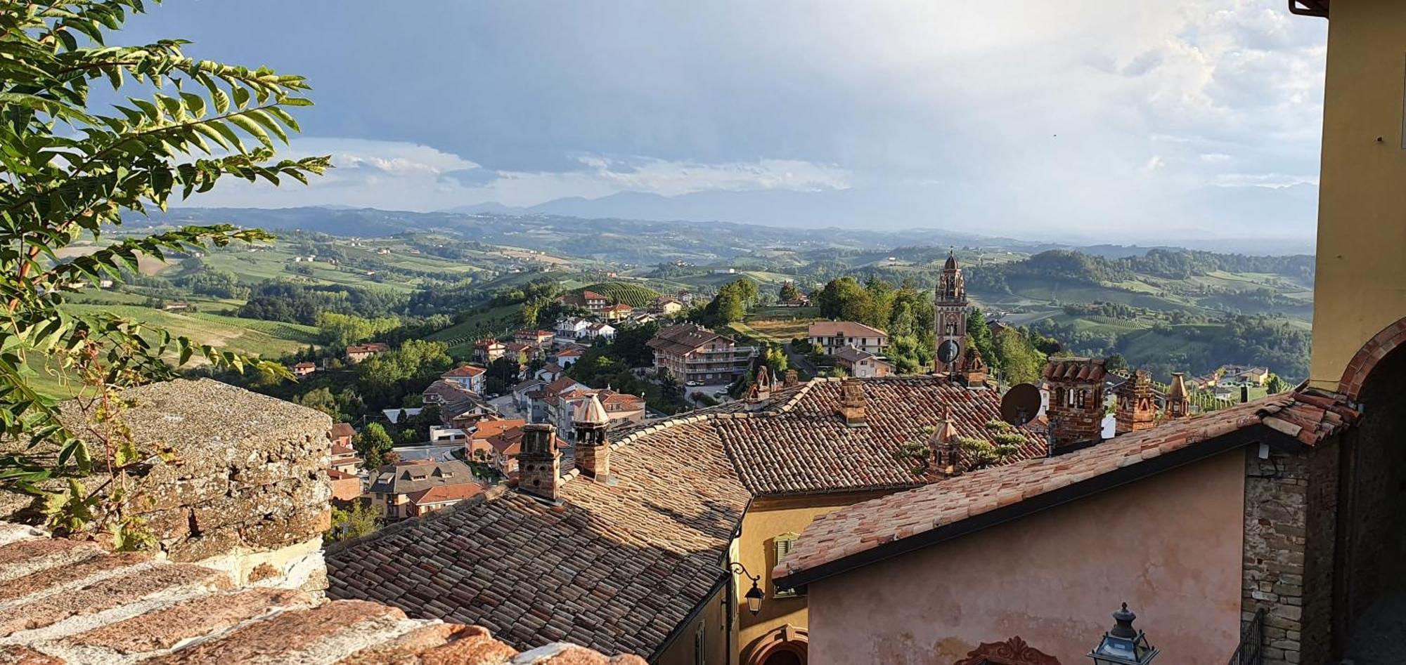 Charming Barolo Wine Loft Hotel Monforte dʼAlba Kültér fotó