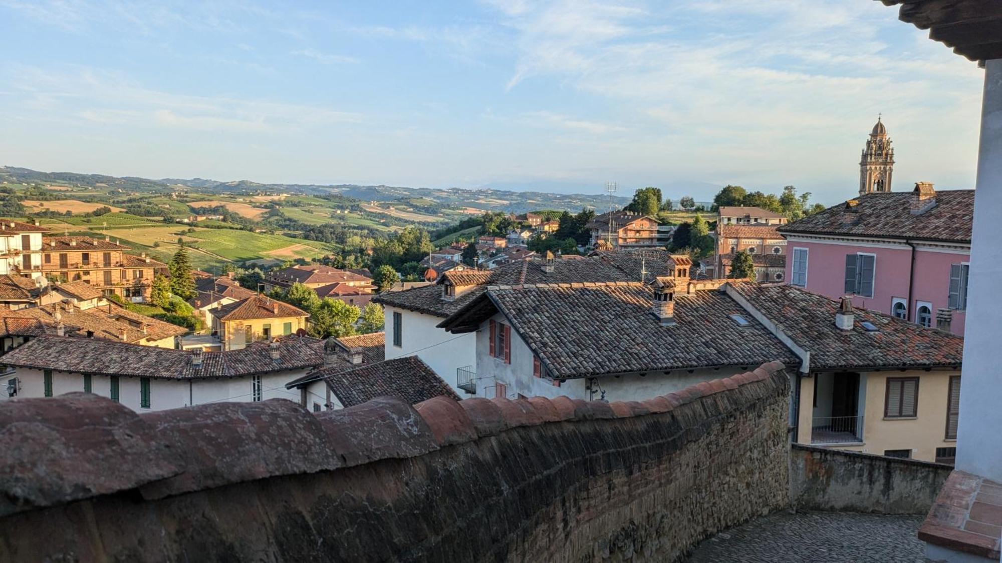 Charming Barolo Wine Loft Hotel Monforte dʼAlba Kültér fotó