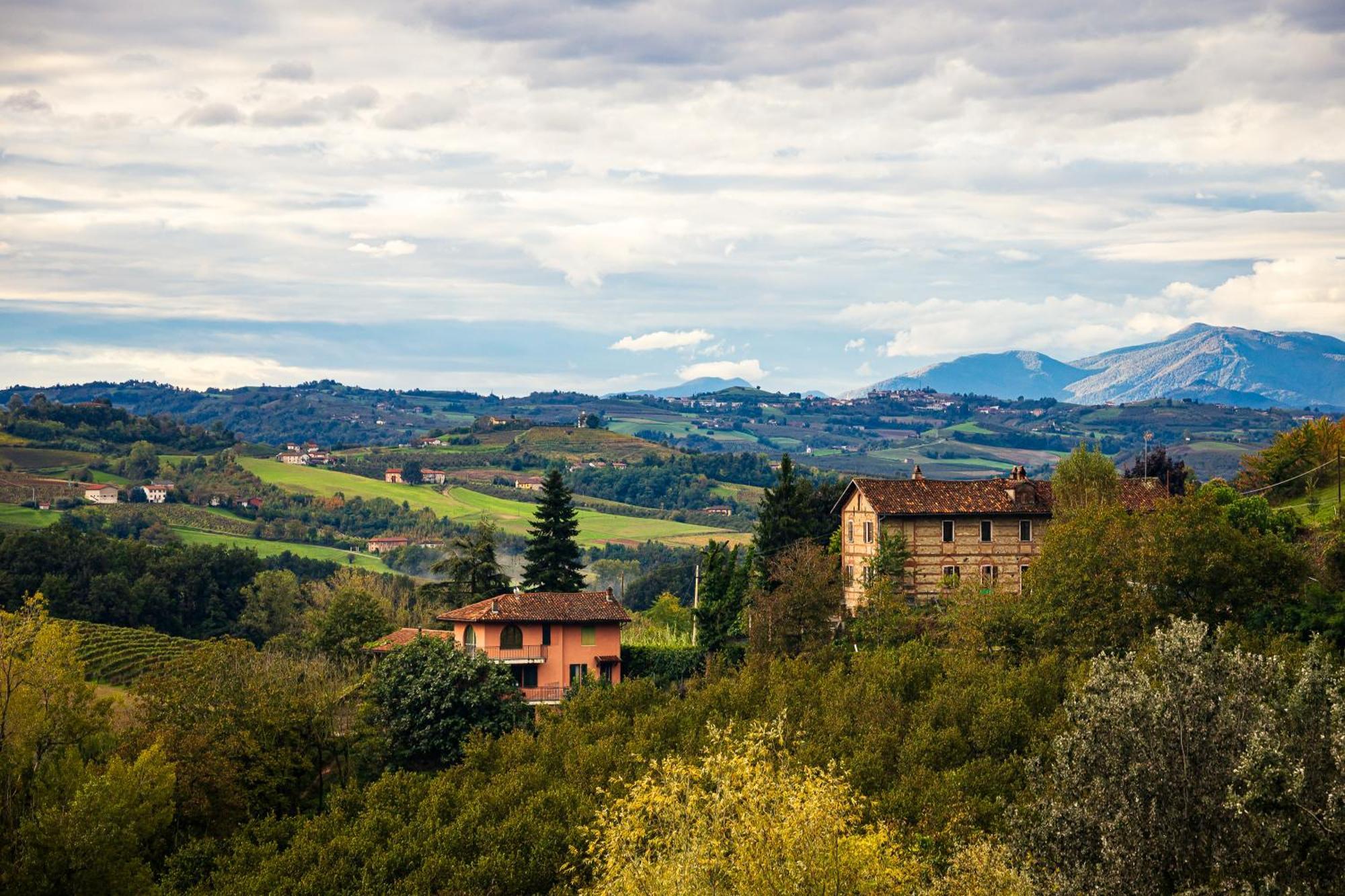 Charming Barolo Wine Loft Hotel Monforte dʼAlba Kültér fotó