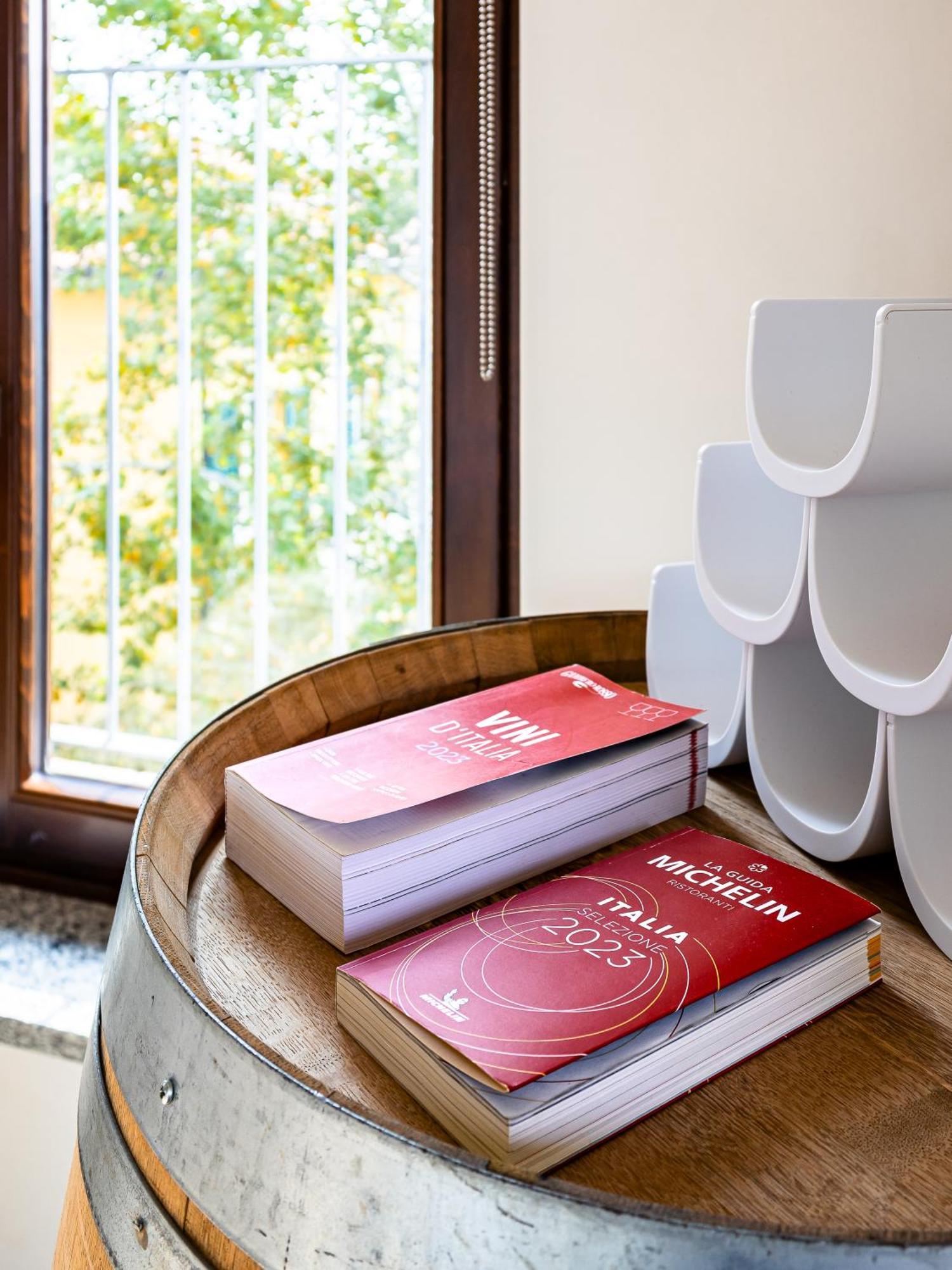 Charming Barolo Wine Loft Hotel Monforte dʼAlba Kültér fotó